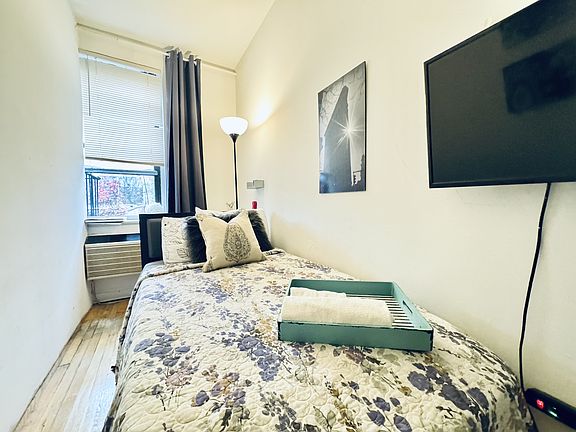 2nd image of 1450 2nd Ave #4-2
