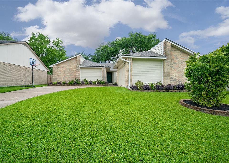 1st image of 16830 Colony Bend Dr