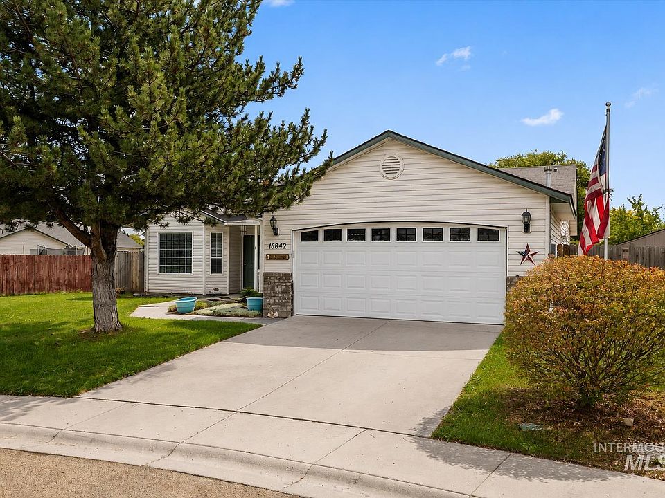 1st image of 16842 Live Oak Pl