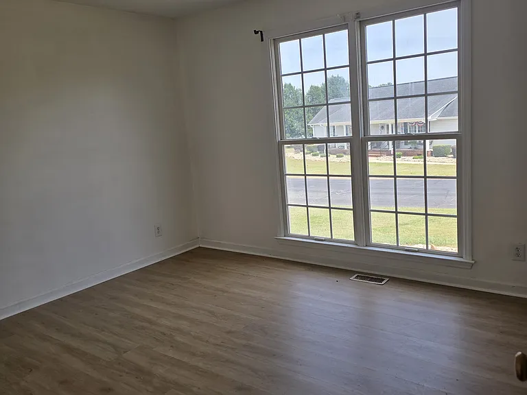 105 Chandler Downs Trl — Photo 4
