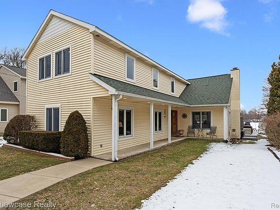 2nd image of 2324 N Duck Lake Rd