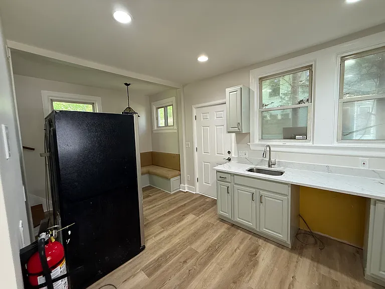 450 Rutherford Ave — Photo 23