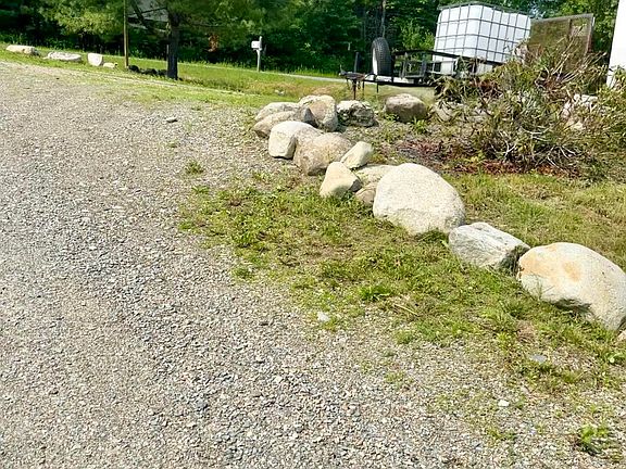 3rd image of 112 River Road