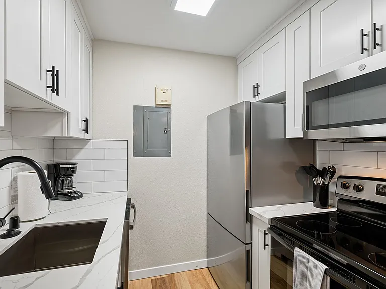 Belcourt Apartments — Photo 11