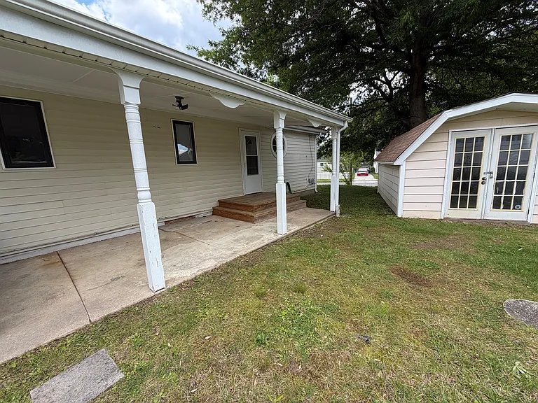 900 Montrose Ave — Photo 14