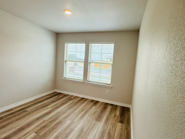 1645 Pleasant Dr — Photo 24