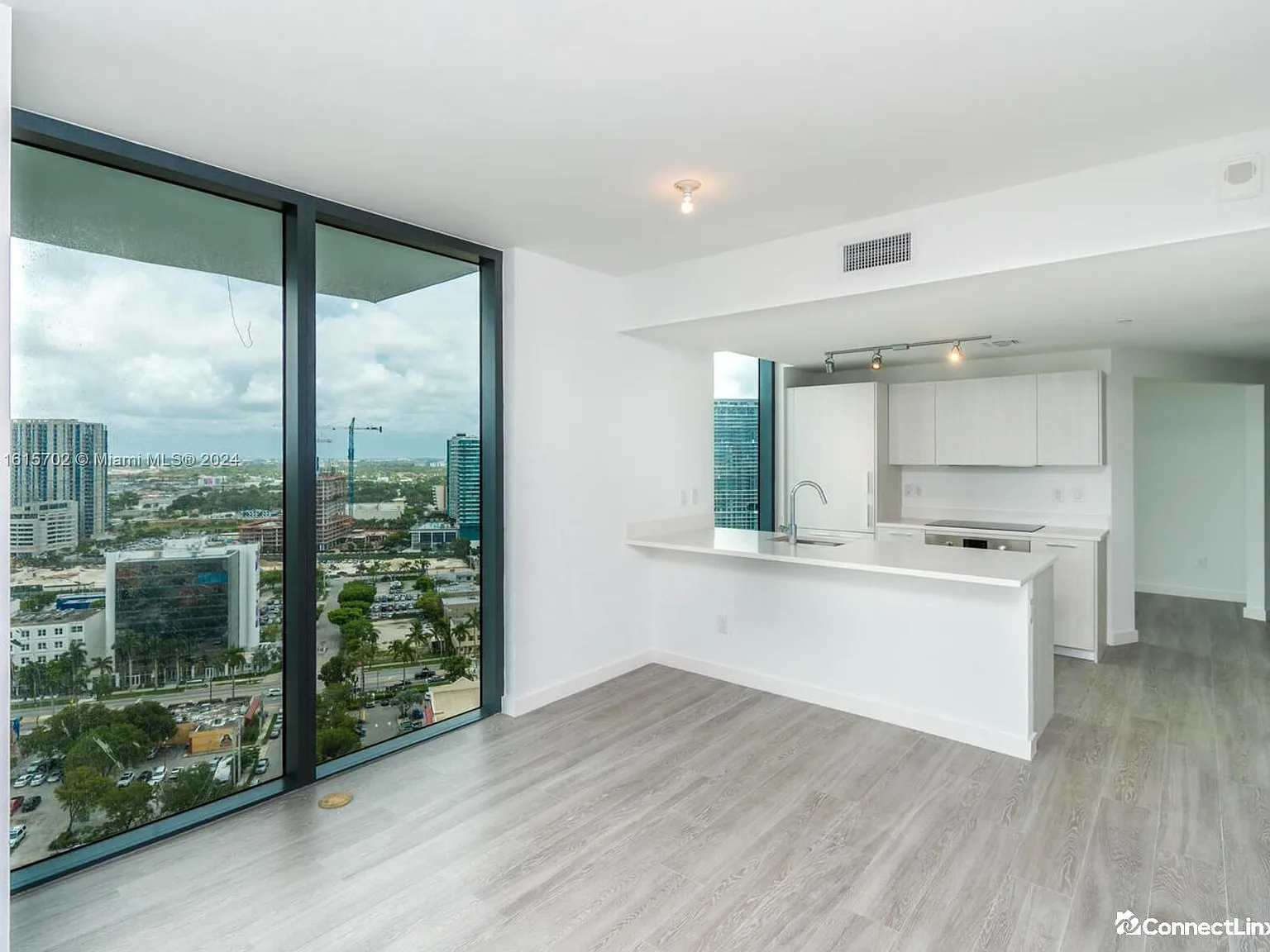 2 bed, 2.0 bath, $4,900 — Photo 2
