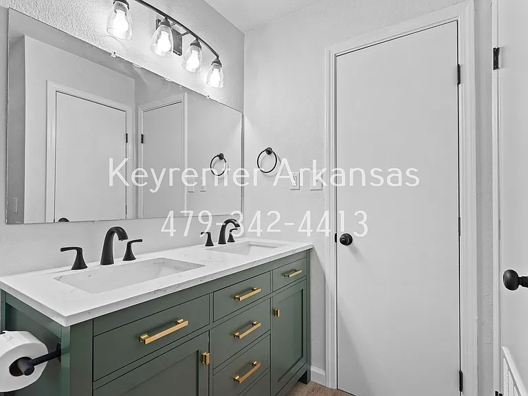 N College Duplex — Photo 18