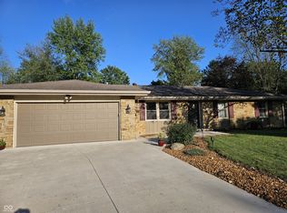 530 Riverside Cir, Columbus, IN 47203