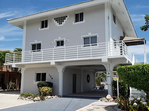 3rd image of 124 N Coconut Palm Blvd