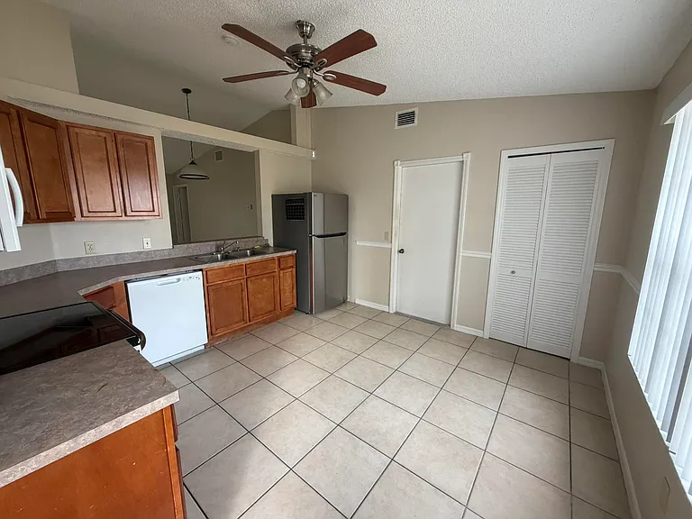 2342 SW Bayshore Blvd — Photo 6