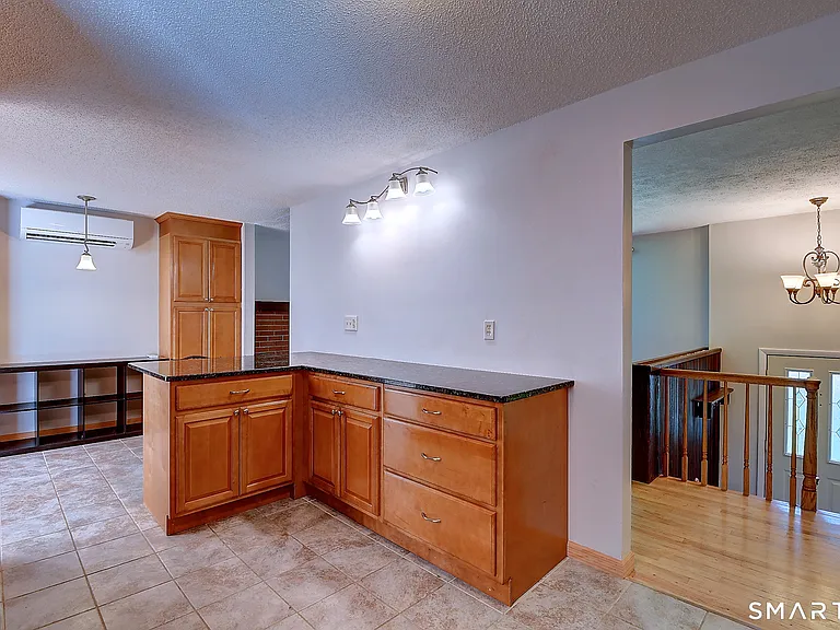 58 Elizabeth Dr — Photo 9