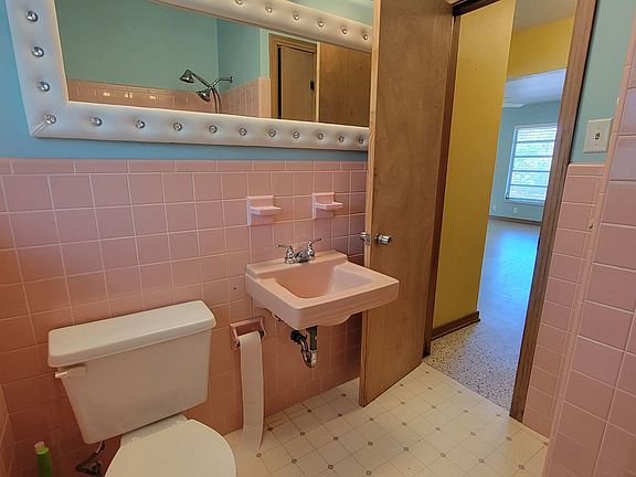 2nd image of 514 Barcelona Ave Unit D