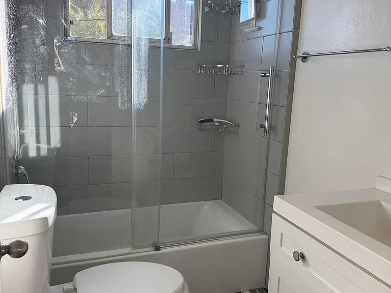 517 Vernon Ave #8 — Photo 7