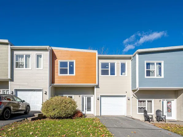 9 Crossfield Rdg, Halifax, NS B4E 0N1