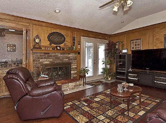 4th image of 1210 Monterrey Dr