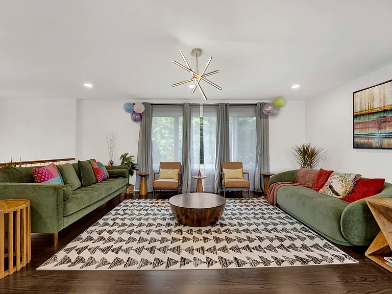 1135 Crestwood Dr — Photo 16