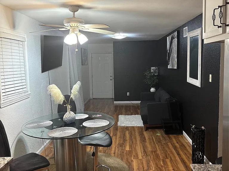 2201 Nettleton St — Photo 2