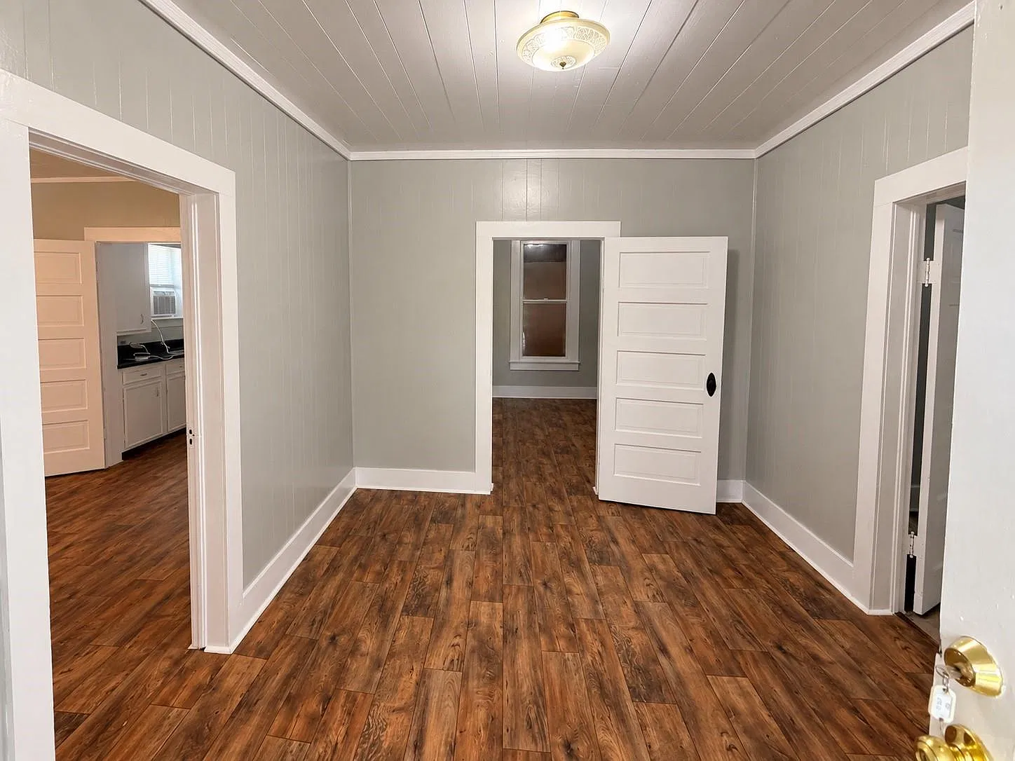 2 bed, 1.0 bath, 1092 sqft, $1,300 — Photo 4