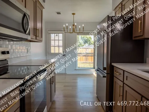 1226 Mockingbird Ln, Desoto, TX 75115