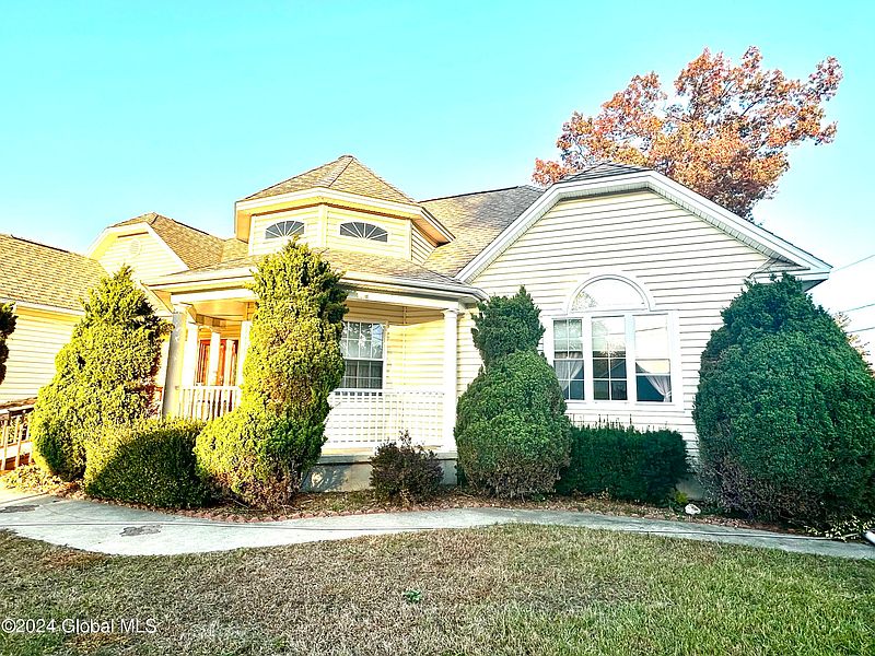 2nd image of 2138 Greenpoint Avenue