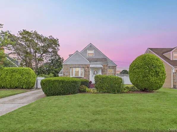 81 Cedarlawn Boulevard, Valley Stream, NY 11580