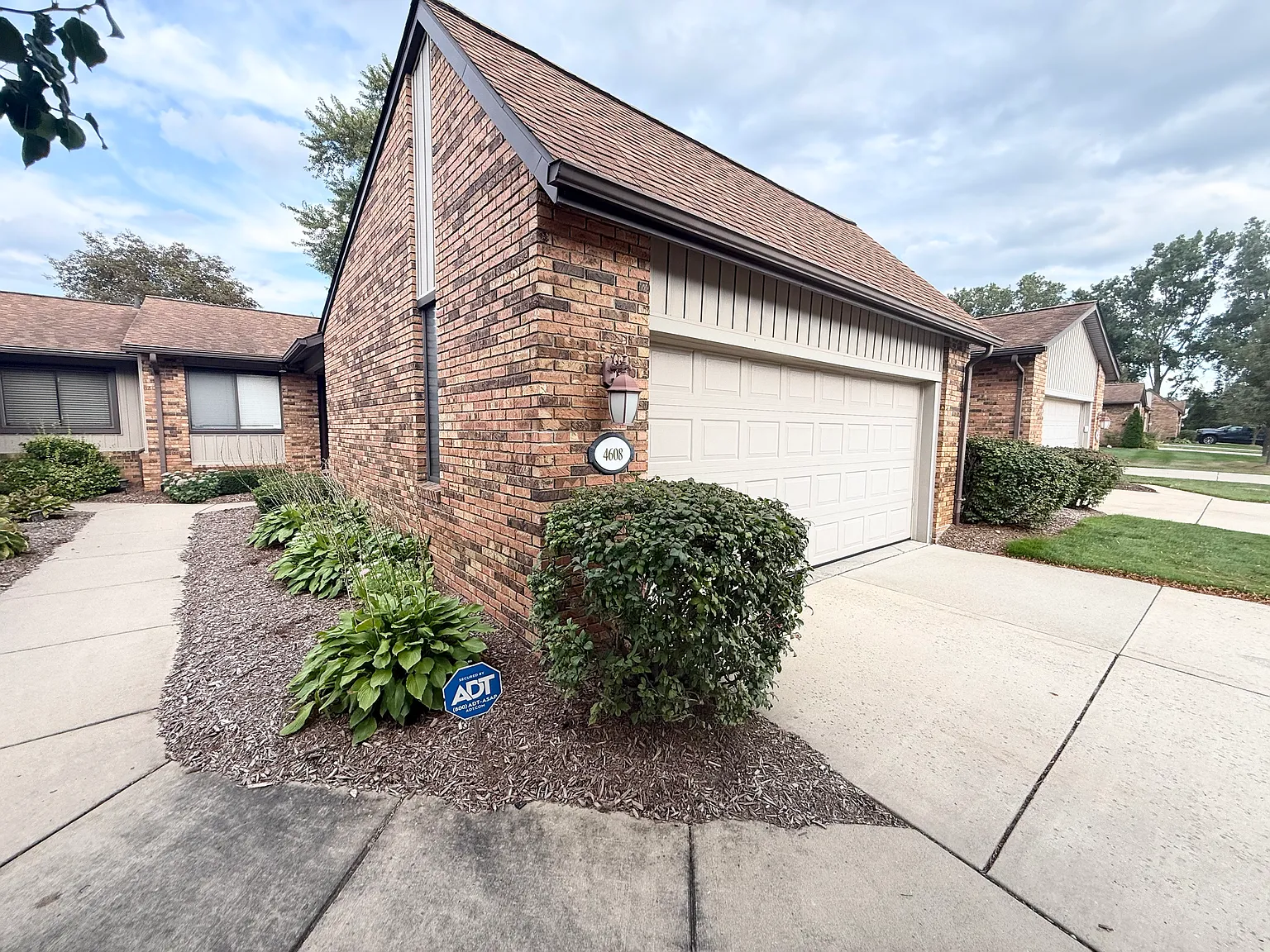 4608 Laurel Club Cir — Photo 1