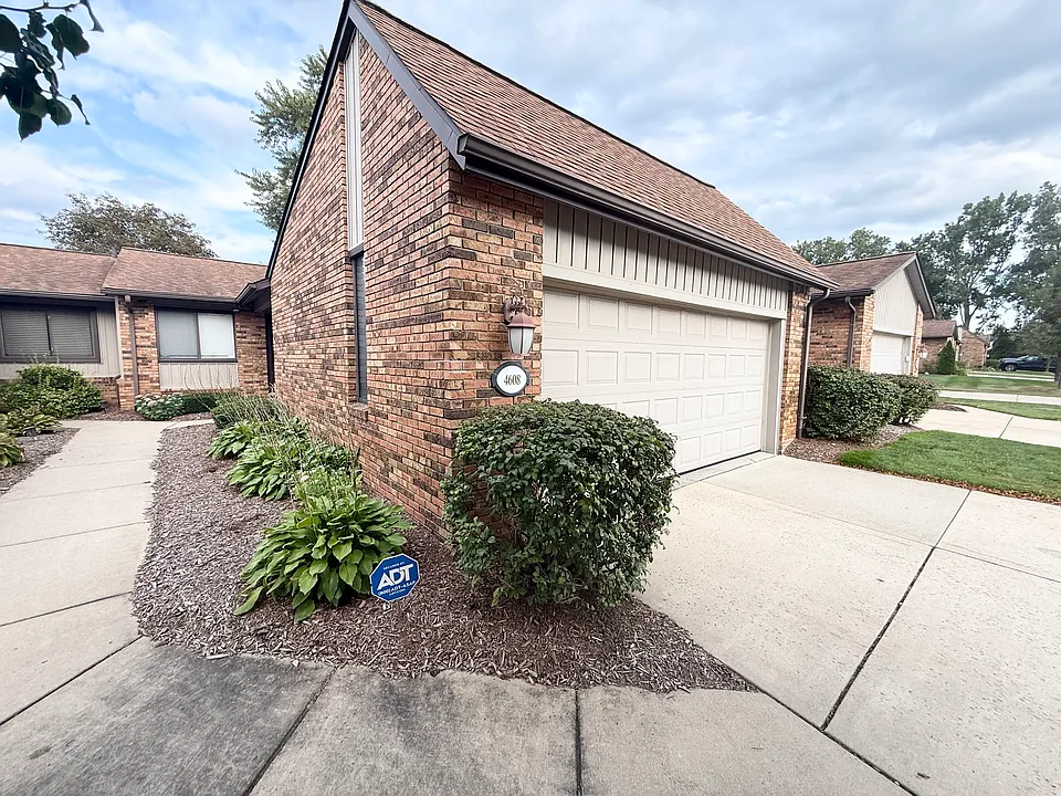 4608 Laurel Club Cir