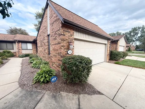 4608 Laurel Club Cir, West Bloomfield, MI 48323