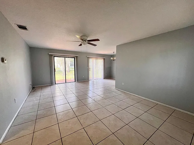 1111 Flagami Rd SE — Photo 4