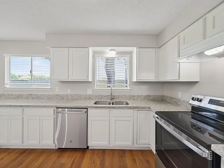 9906 Rocky Hollow Rd — Photo 8