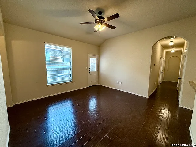 685 Creekside Cir — Photo 4