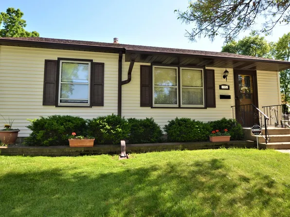 1952 3rd St E, Saint Paul, MN 55119