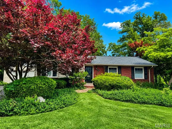 717 Cranbrook Dr, Saint Louis, MO 63122