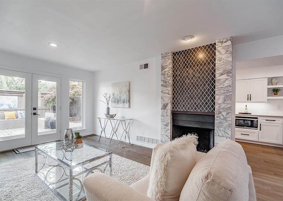 1st image of 7512 Woodthrush Dr #20