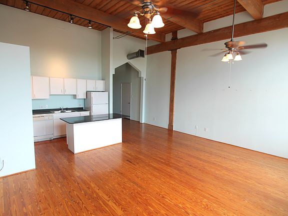 4th image of 2402 Mechanic St #200