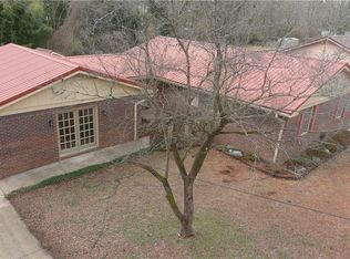 497 Valleyview Dr, Winder, GA 30680