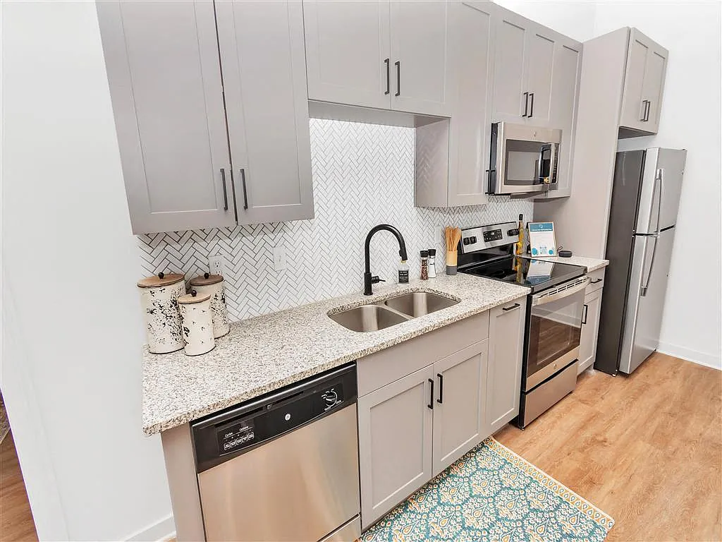 Dawson Park Apartments — Photo 4