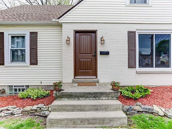 3rd image of 416 E Dorothy Ln