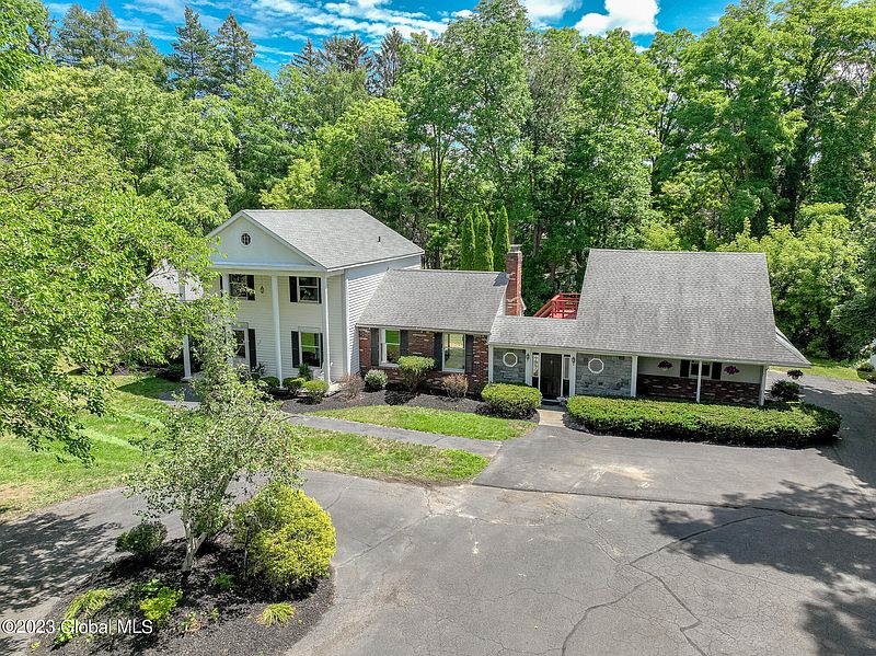 4th image of 403 Loudon Road