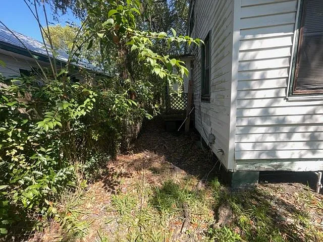 3033 Thomas St — Photo 15