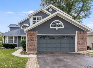 77 Spring Ave, Glen Ellyn, IL 60137