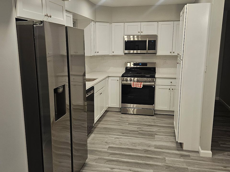 Kitchen w/ Stainless Steel Appliances, Gas Stove, Refrigerator/Freezer with Ice and Water Dispenser, and a pantry.