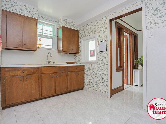 5th image of 3012 85th St
