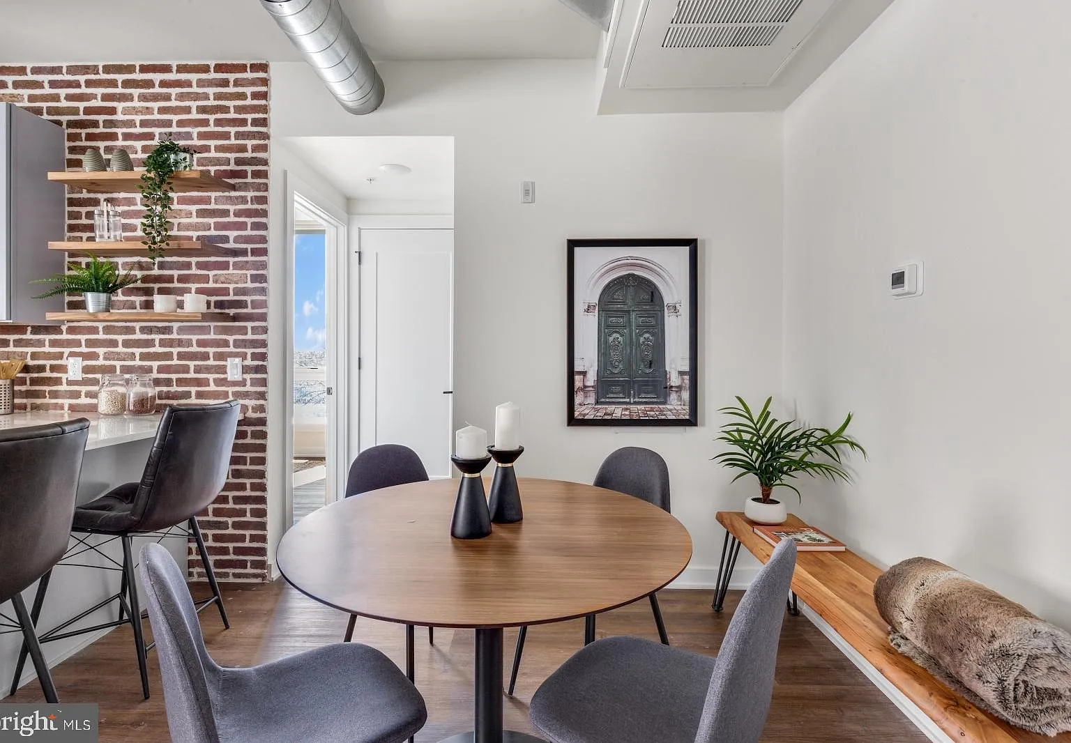 1 bed, 1.0 bath, 600 sqft, $1,581 — Photo 3