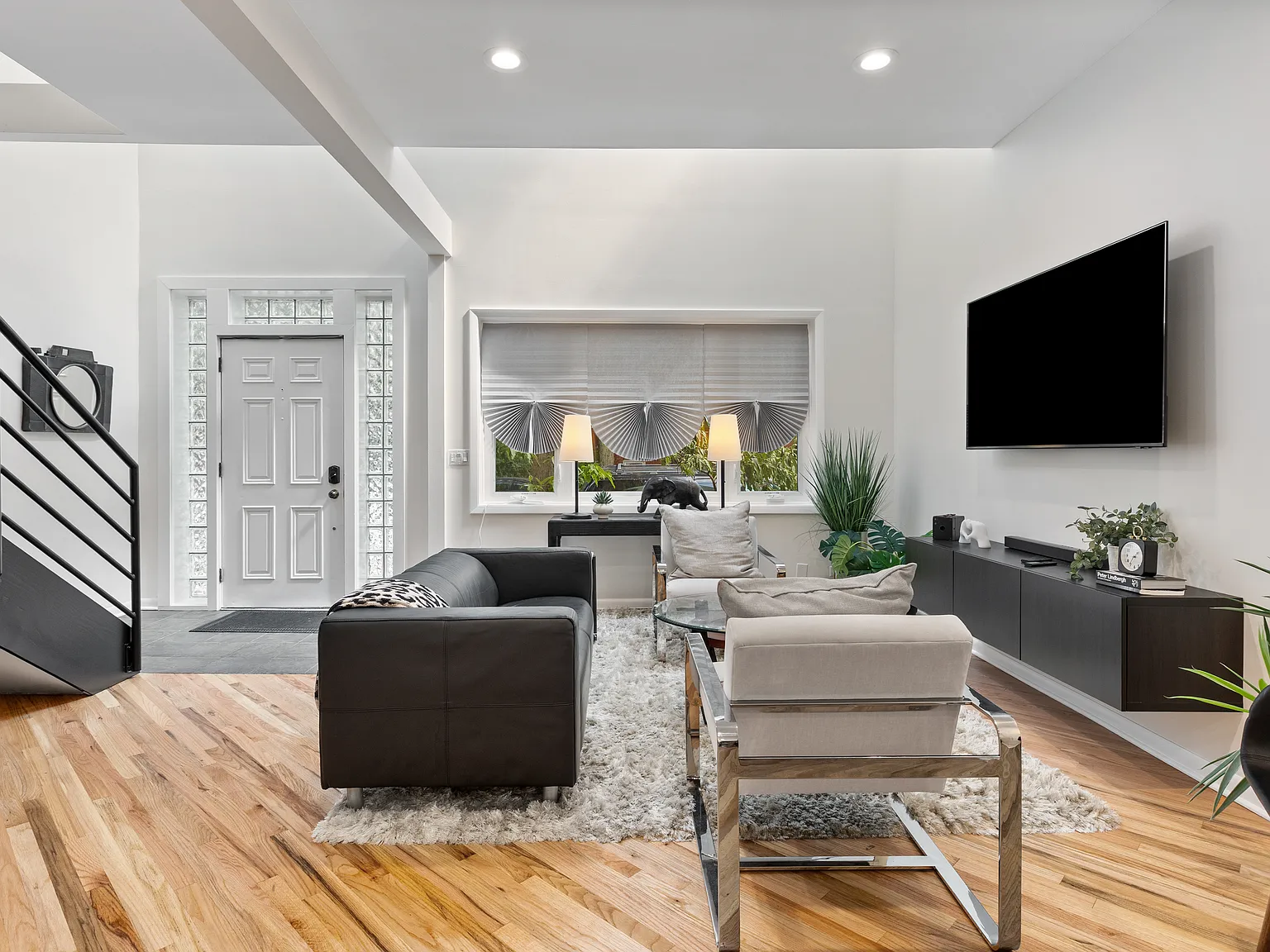 4 bed, 3.5 bath, 2800 sqft, $9,000 — Photo 4