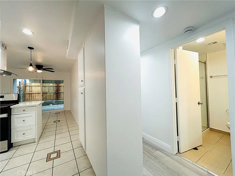 857 N Vineyard Ave #B — Photo 9