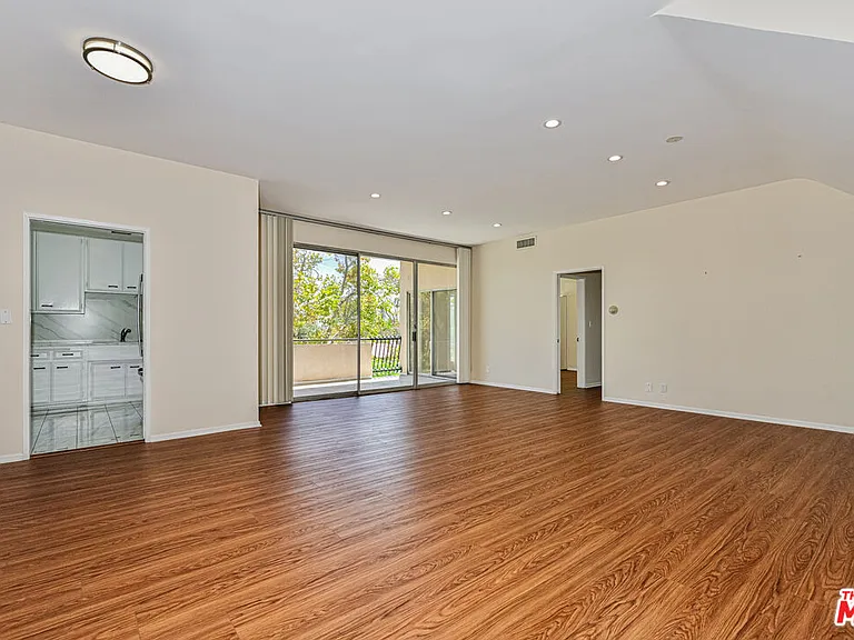 237 N Almont Dr #301 — Photo 2