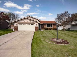 8966 Mathews St, Crown Point, IN 46307