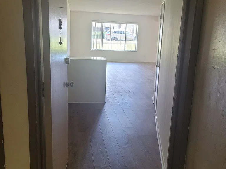 100 - Kimberly Apartments — Photo 17